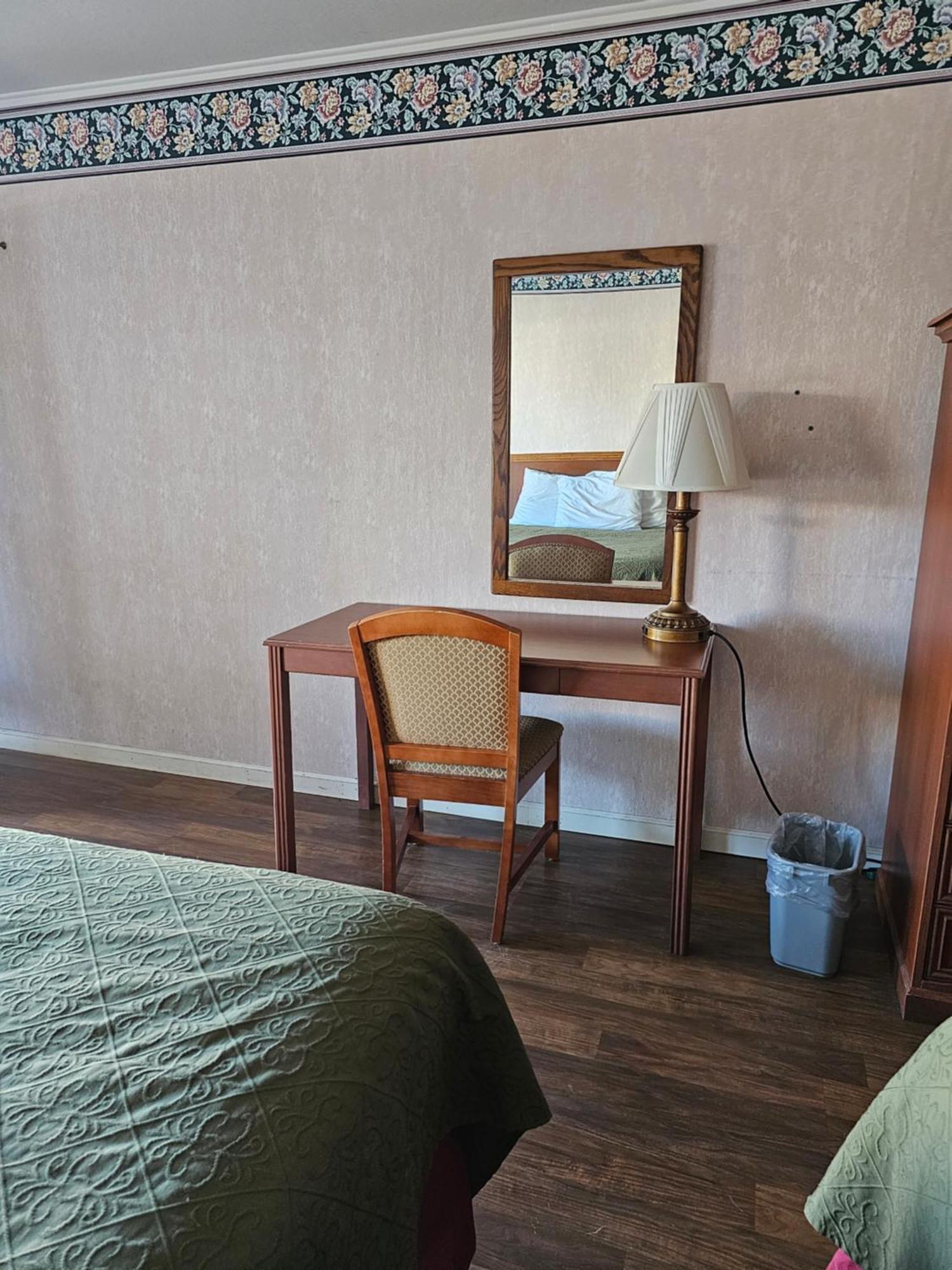 Travelodge By Wyndham Mackinaw City Exterior foto