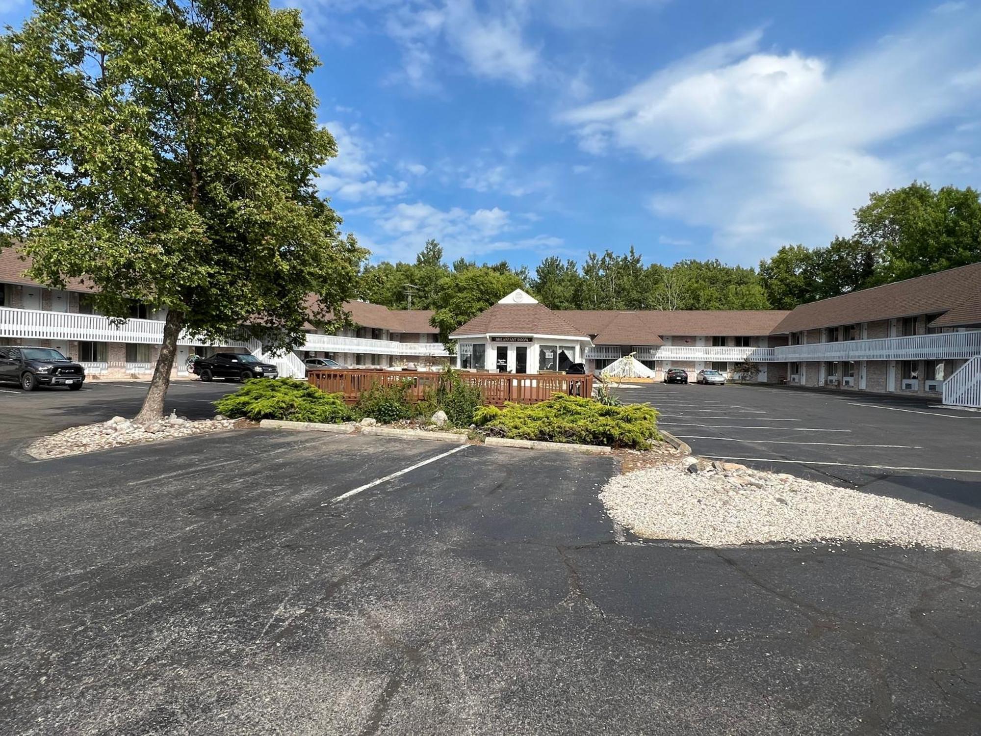 Travelodge By Wyndham Mackinaw City Exterior foto