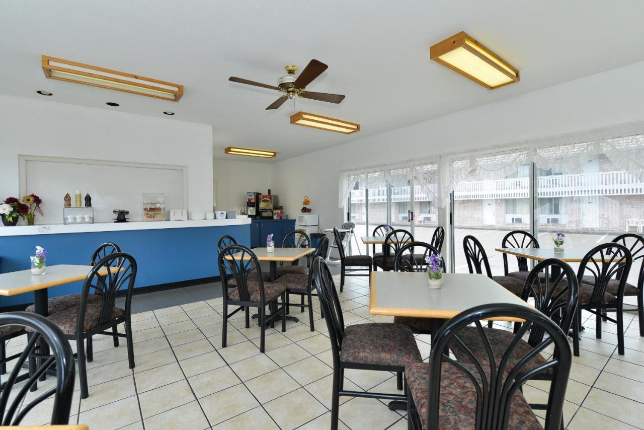 Travelodge By Wyndham Mackinaw City Exterior foto